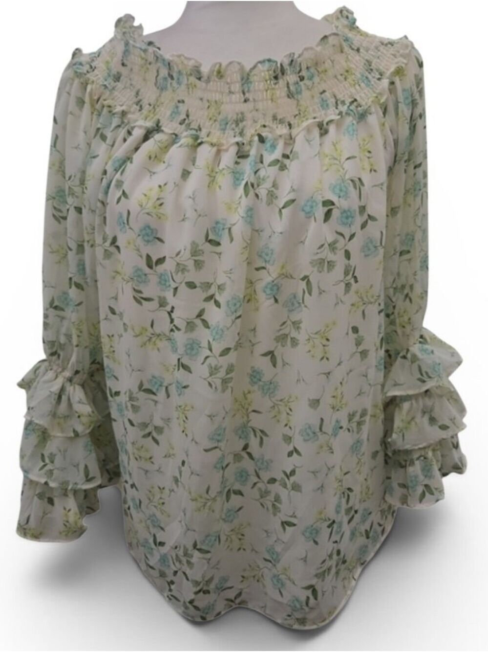 CeCe Cream Blouse with Mint Floral Pattern And Ruffles!! 3/4 Sleeves